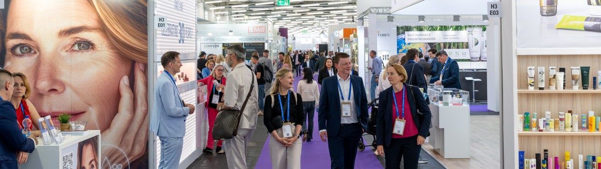 Impression voller Messehallen auf der CosmeticBusiness 2025