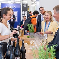 CosmeticBusiness 2025